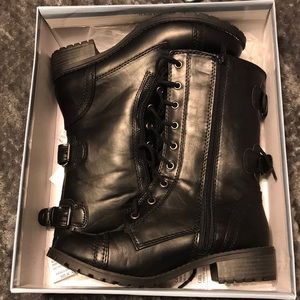 BRAND NEW SIZE 8 COMBAT BOOTS